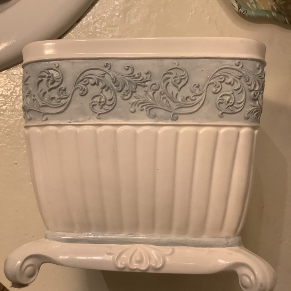 Grandmillenial Blue White Ceramic Tissue Box Cover Holder - Picture 7 of 9